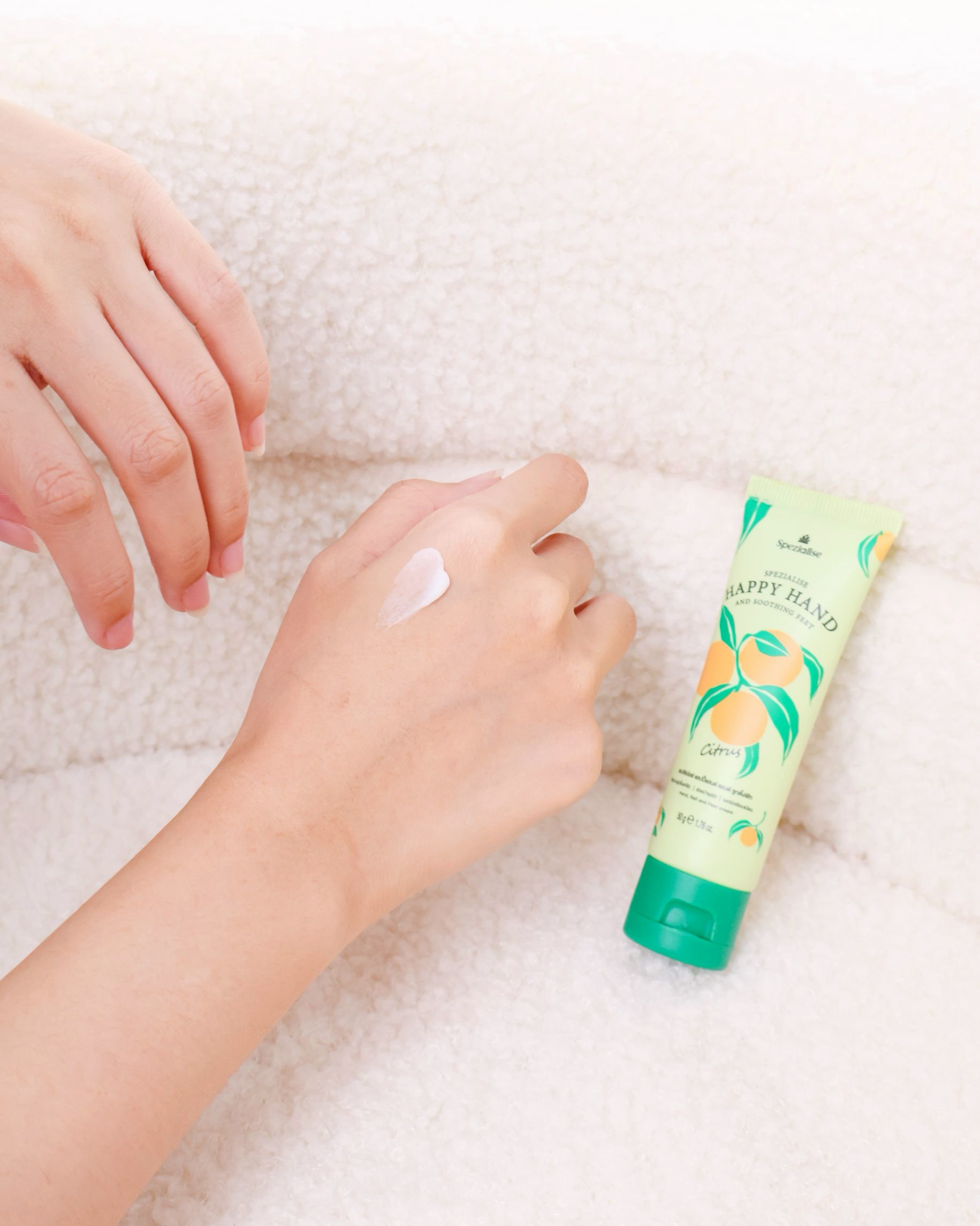 https://www.lab-society.com/product/spezialise-happy-hand-and-soothing-feet/